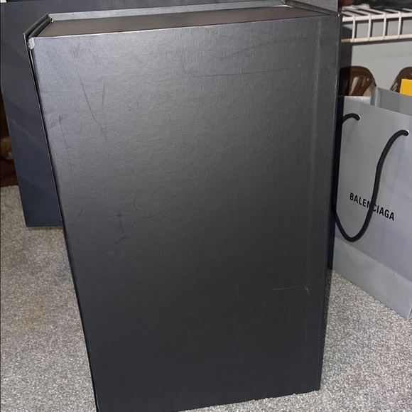 Gucci Large White and Black Purse/Gift Box - Picture 7 of 8